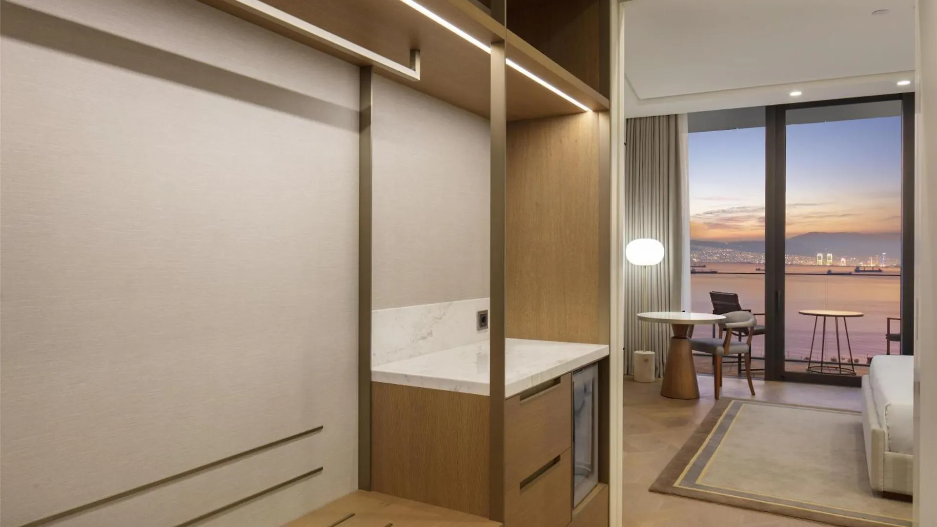 Hyatt Regency Izmir IstinyePark Otel 5*,